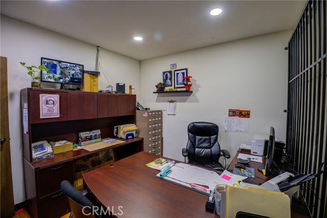 21352 Nordhoff Street, Chatsworth (los Angeles), California 91311, ,Commercial Sale,For Sale,21352 Nordhoff Street,CRSR24012963