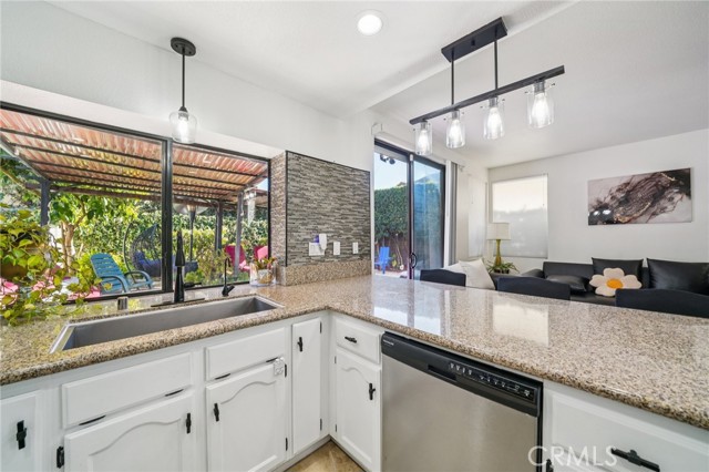 Detail Gallery Image 15 of 46 For 1591 San Fernando Dr, Corona,  CA 92882 - 3 Beds | 2/1 Baths