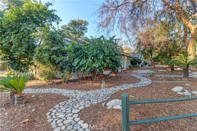 1403 Cuernavaca Place, Claremont CA: https://media.crmls.org/medias/c815b99f-7a68-443e-b228-55ef976f49ec.jpg
