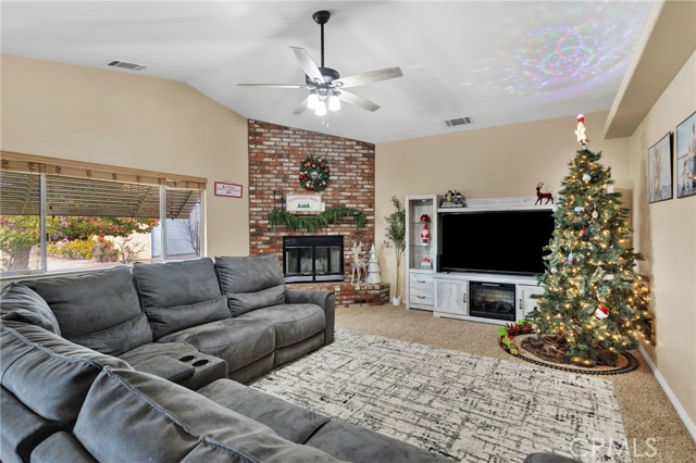 Detail Gallery Image 7 of 39 For 15888 Saint Timothy, Apple Valley,  CA 92307 - 4 Beds | 2 Baths