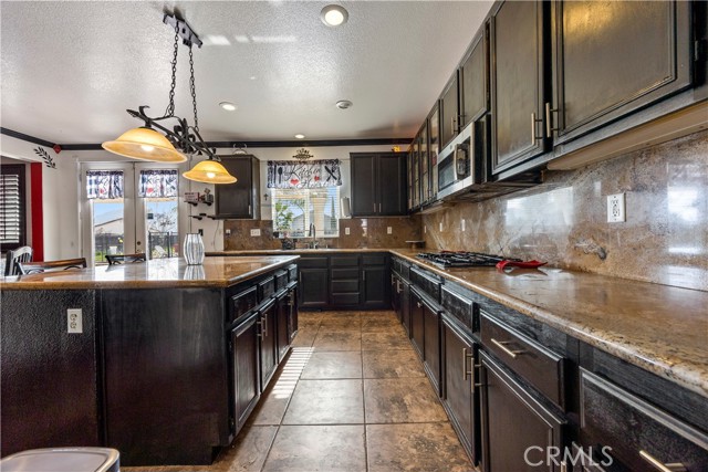 Detail Gallery Image 6 of 28 For 28675 Suffolk Downs, Moreno Valley,  CA 92555 - 6 Beds | 3/1 Baths