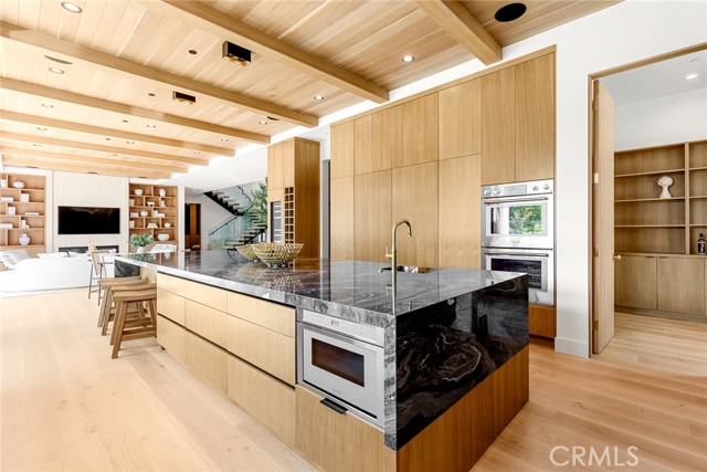 4601 Vista De Oro Avenue, Woodland Hills CA: https://media.crmls.org/medias/c8182ac2-6c8b-4738-b44b-948e1dc14168.jpg