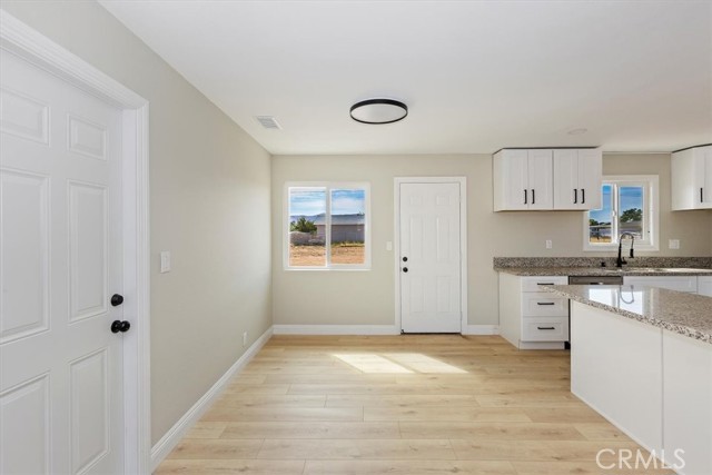 Detail Gallery Image 8 of 21 For 22161 Kayenta Rd, Apple Valley,  CA 92308 - 3 Beds | 2 Baths