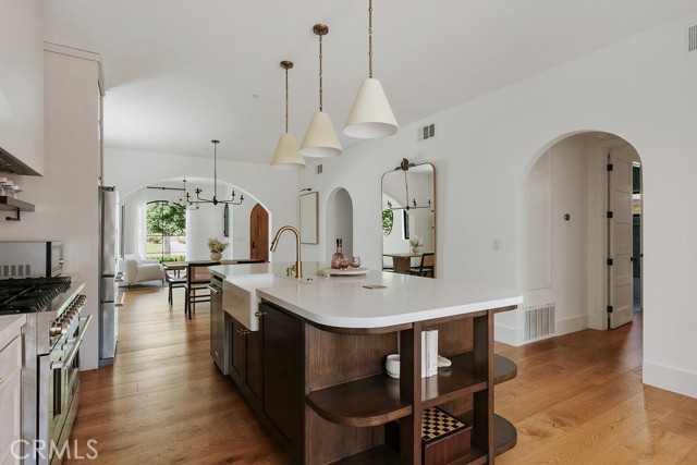 5142 Brynhurst Avenue, Los Angeles CA: https://media.crmls.org/medias/c8197c57-04fe-4e28-b99f-62d2b30e3224.jpg