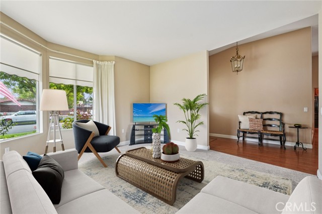 11272 Weatherby Road, Los Alamitos CA: https://media.crmls.org/medias/c819d257-c8a1-4fd3-9a0b-e4107fbd61b1.jpg