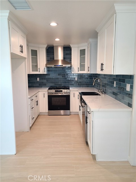 Detail Gallery Image 5 of 29 For 830 Ponderosa St, Orange,  CA 92866 - 2 Beds | 2 Baths