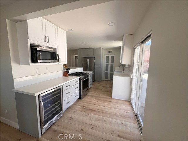 Detail Gallery Image 15 of 37 For 20933 Hemmingway St, Canoga Park,  CA 91304 - 4 Beds | 3 Baths