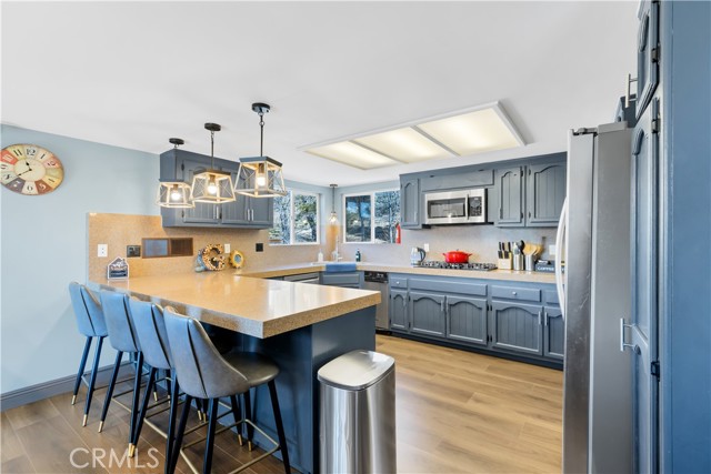 Detail Gallery Image 9 of 33 For 27814 North Bay, Lake Arrowhead,  CA 92352 - 4 Beds | 3/1 Baths