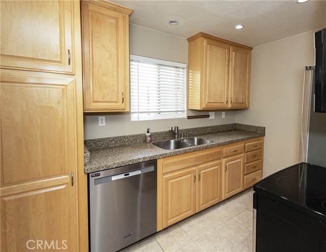 Detail Gallery Image 3 of 16 For 1108 Camino Real #508,  Redondo Beach,  CA 90277 - 2 Beds | 2 Baths