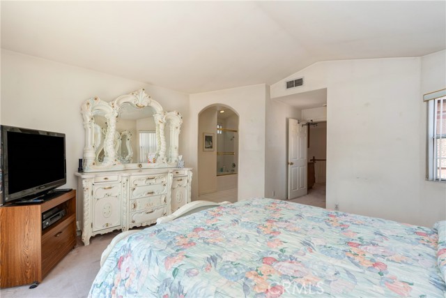 1227 Esteban Torres Drive, South El Monte CA: https://media.crmls.org/medias/c81d9130-1e90-45d5-abd7-76f73885ef5f.jpg