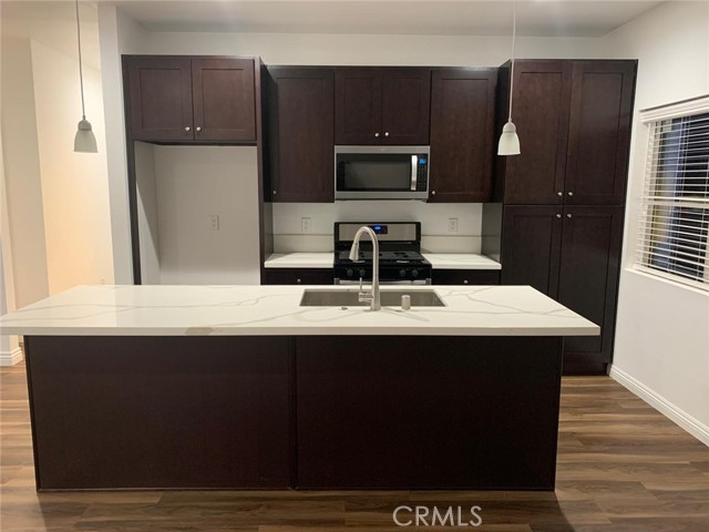 1057 circle city dr Circle, Corona CA: https://media.crmls.org/medias/c81e62cb-0e44-4672-83e8-ce78d6d7acfe.jpg