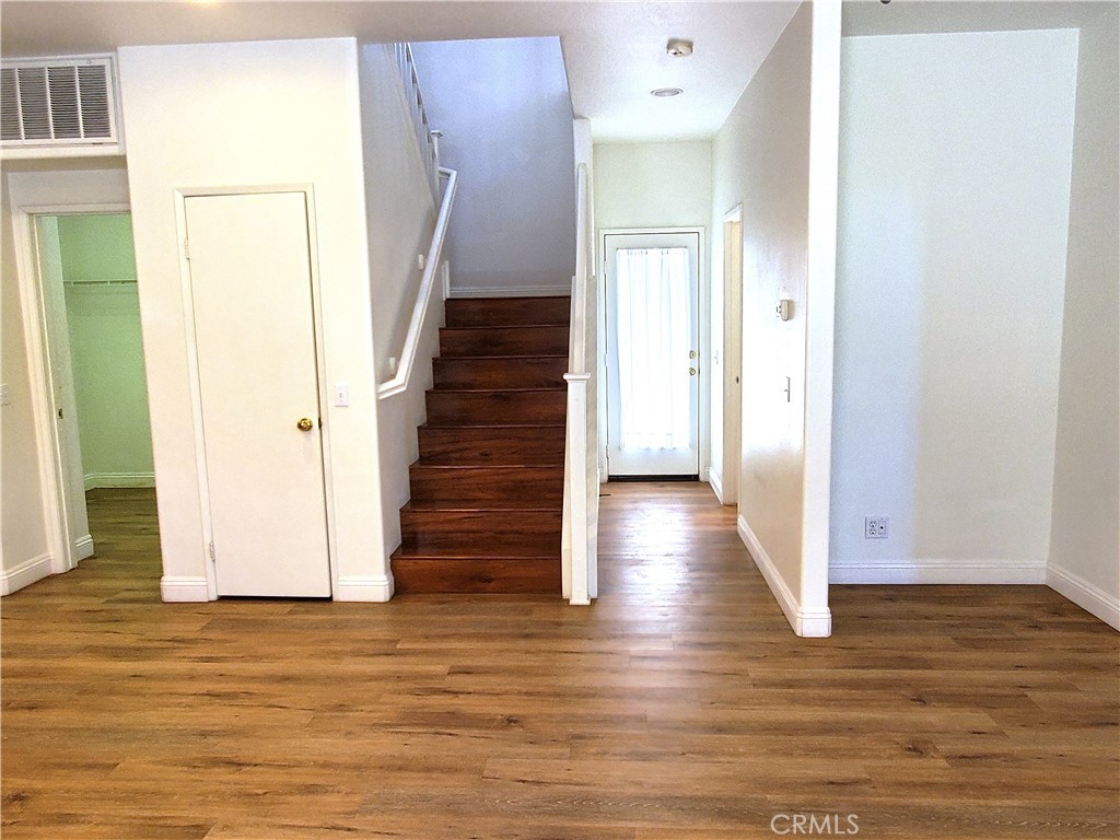 https://media.crmls.org/medias/c81f4607-f509-42ac-b99b-c4b26ff2a267.jpg?preset=X-Large