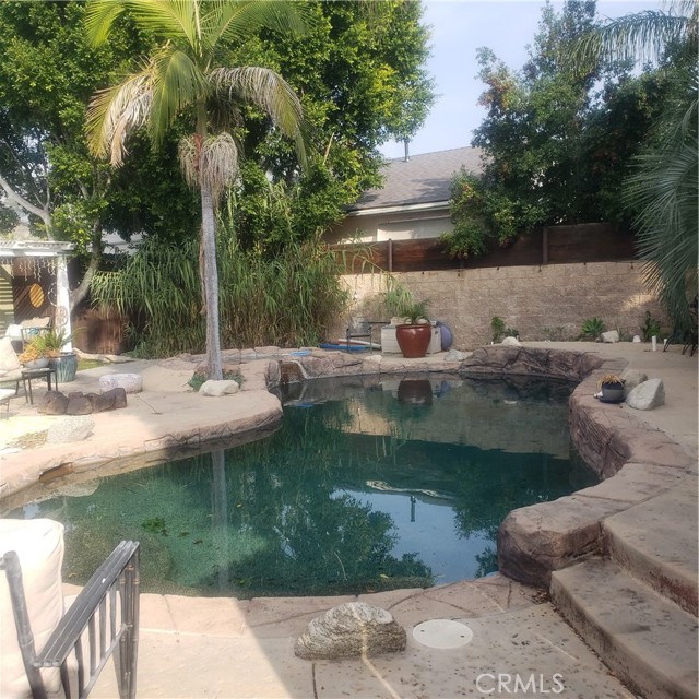 8110 Brownstone Street, Sunland CA: https://media.crmls.org/medias/c81fbbdf-5868-4866-9432-a5d898cab9b5.jpg