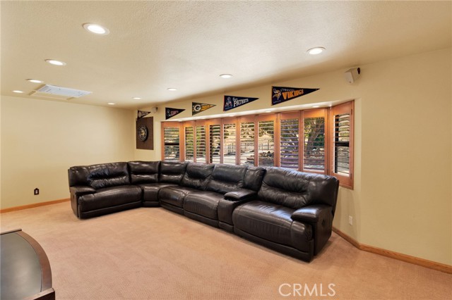 6375 Arrowhead Lake Road, Hesperia CA: https://media.crmls.org/medias/c81fcadc-d980-4d68-82e6-4fa0a097aeb7.jpg