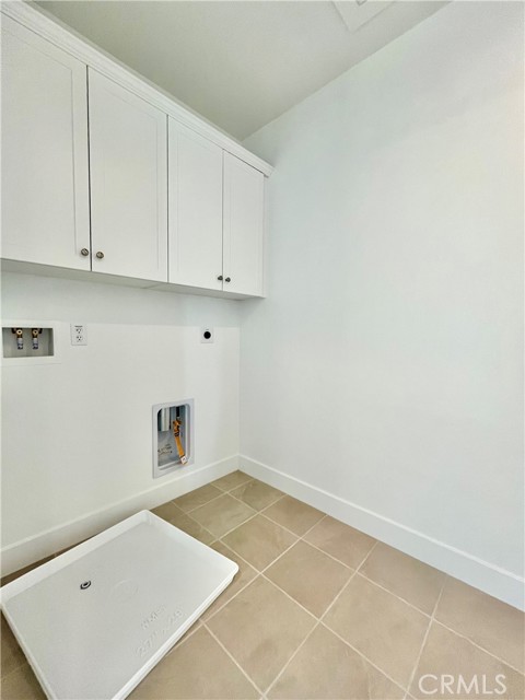 Detail Gallery Image 15 of 29 For 27526 Elderberry Dr, Valencia,  CA 91381 - 5 Beds | 5/1 Baths