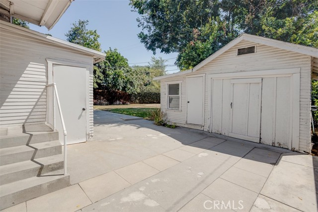 1206 N Keystone, Burbank CA: https://media.crmls.org/medias/c821423f-6797-4596-997f-87ba2330b839.jpg