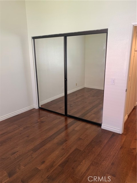 Double mirrored closet doors Bedroom #1