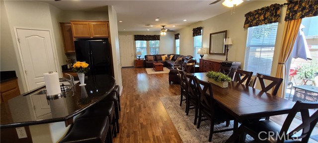 Detail Gallery Image 15 of 54 For 15723 Parkhouse Dr #59,  Fontana,  CA 92336 - 4 Beds | 2/1 Baths