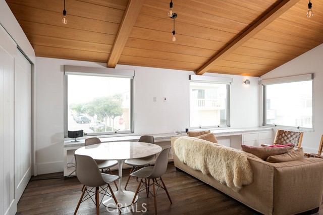 137 15th Street, Manhattan Beach, California 90266, 2 Bedrooms Bedrooms, ,2 BathroomsBathrooms,Residential,Sold,15th,SB22082552