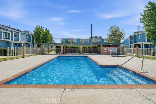 Detail Gallery Image 36 of 37 For 15735 Nordhoff St #11,  North Hills,  CA 91343 - 3 Beds | 3 Baths