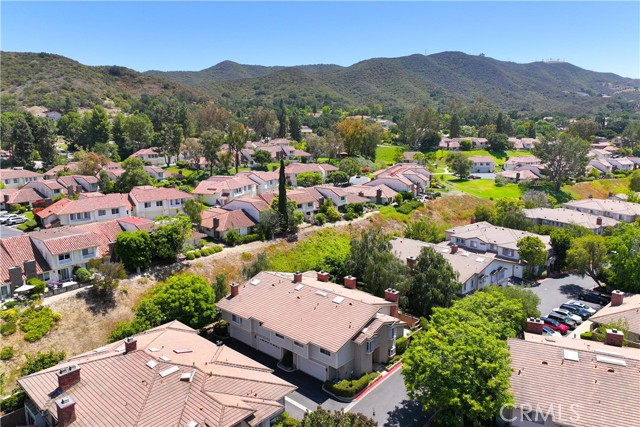 7 Greenmeadow Drive, Newbury Park CA: https://media.crmls.org/medias/c823af4c-365b-48d0-87cb-af3c7d3c329e.jpg