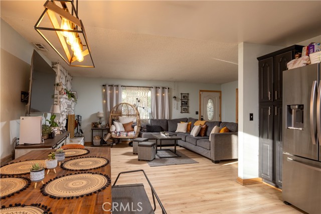 Detail Gallery Image 7 of 26 For 332 Grenfall Ln, Big Bear City,  CA 92314 - 3 Beds | 2 Baths