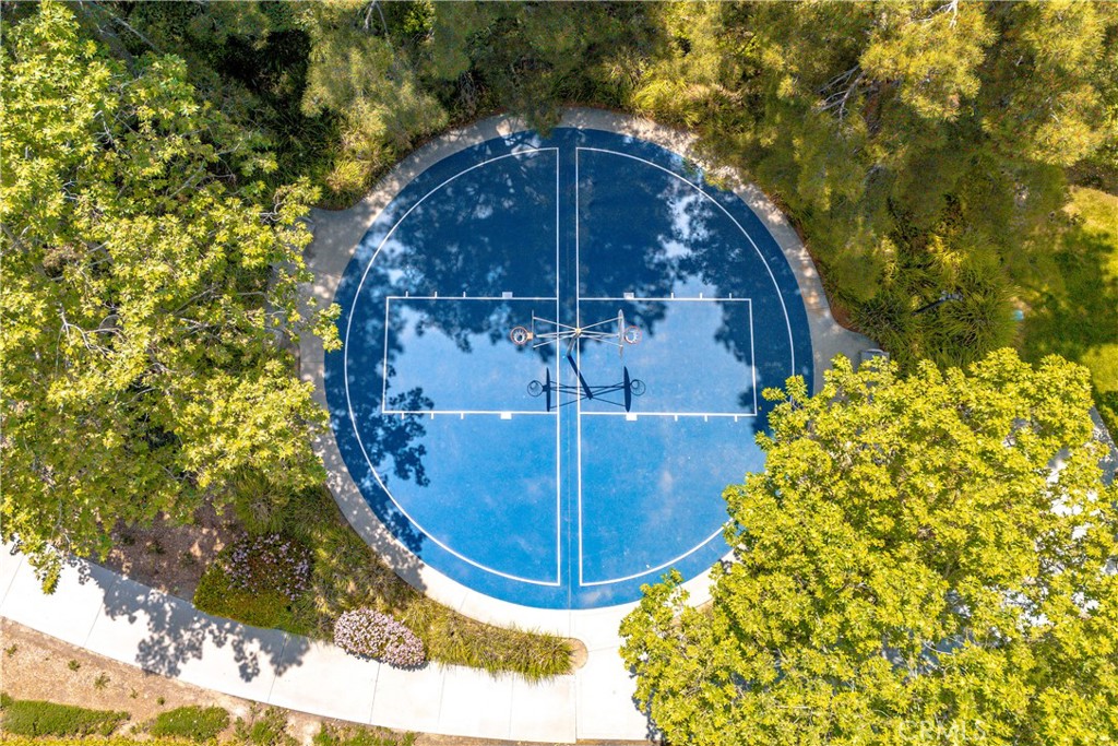 https://media.crmls.org/medias/c8241820-d0e5-4920-a555-e1b448c8e3ba.jpg?preset=X-Large