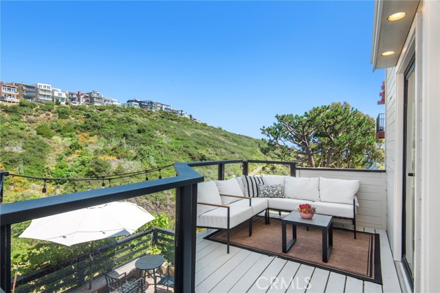 Detail Gallery Image 12 of 49 For 992 Noria St, Laguna Beach,  CA 92651 - 3 Beds | 2/1 Baths