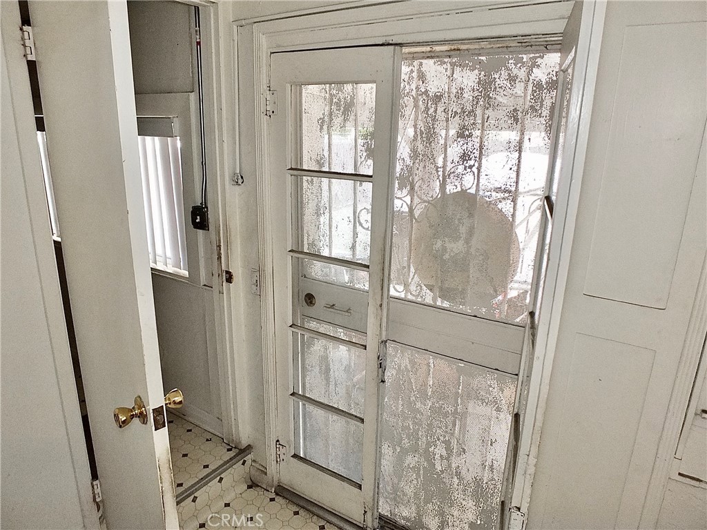 https://media.crmls.org/medias/c825cdc9-9d86-46f1-a904-9e41fb3926a1.jpg?preset=X-Large