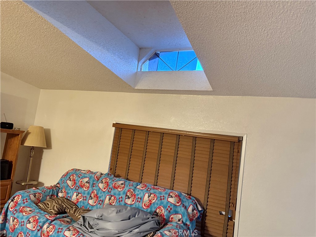 https://media.crmls.org/medias/c825d6a7-623e-45ae-bc52-77a9c3c672d9.jpg?preset=X-Large