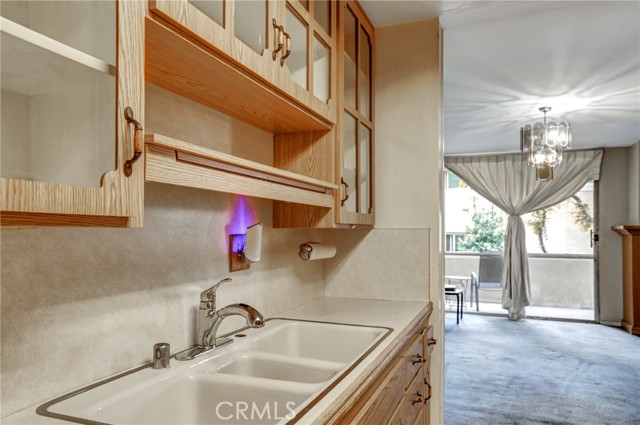 Detail Gallery Image 5 of 34 For 6405 Green Valley Cir #203,  Culver City,  CA 90230 - 3 Beds | 2 Baths