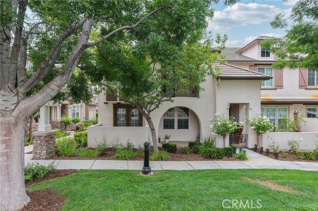 28519 Pietro Drive, Valencia CA: https://media.crmls.org/medias/c8268ff1-deaf-419d-8dbc-8f7cfcb0be51.jpg