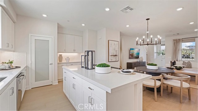 Detail Gallery Image 4 of 28 For 1750 E Park St #20,  Anaheim,  CA 92805 - 3 Beds | 2/1 Baths