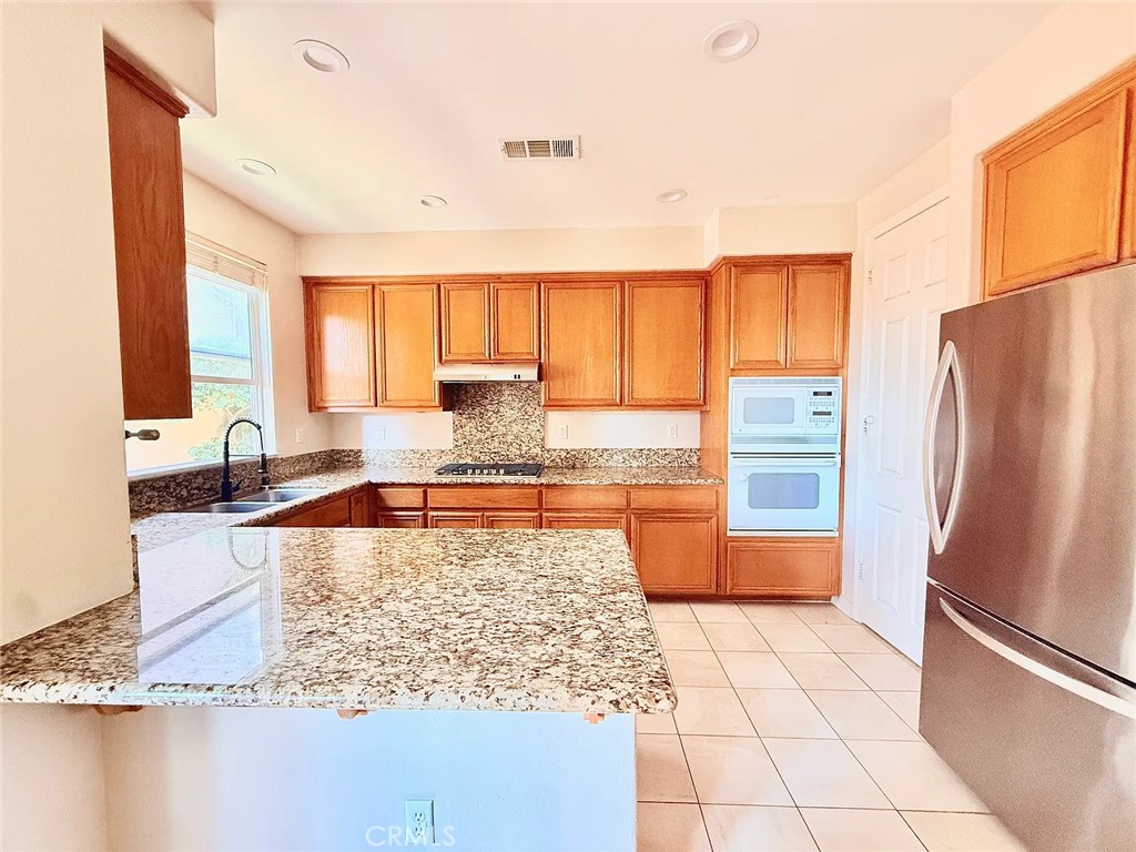 https://media.crmls.org/medias/c826ca2d-ab0e-4a84-9b16-777de89478eb.jpg?preset=X-Large