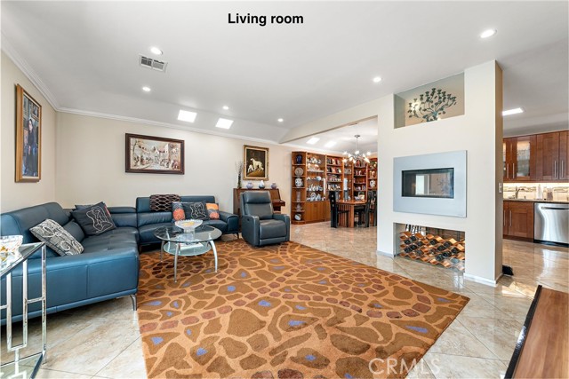Detail Gallery Image 5 of 27 For 10500 Jordan Ave, Chatsworth,  CA 91311 - 3 Beds | 2 Baths