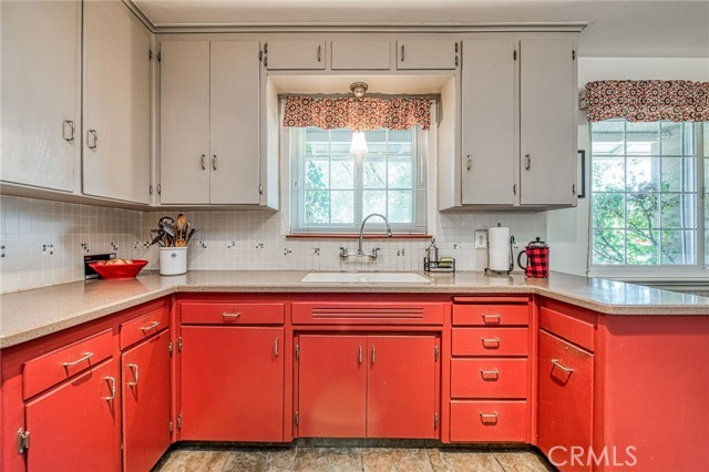 Detail Gallery Image 10 of 40 For 3421 N Callisch St, Fresno,  CA 93726 - 2 Beds | 1/1 Baths