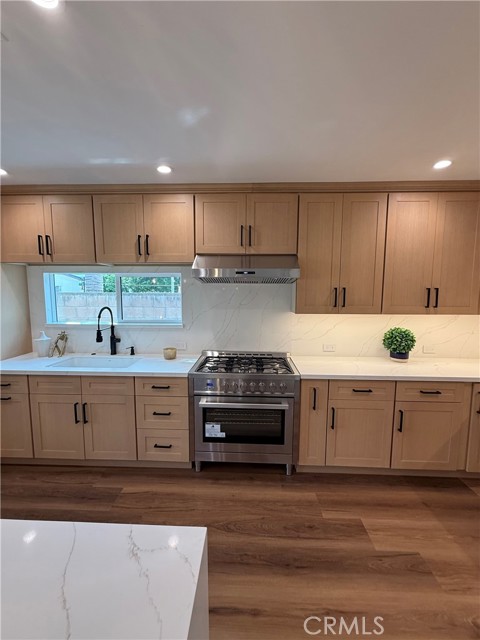 Detail Gallery Image 12 of 40 For 6902 Lasaine Ave, Lake Balboa,  CA 91406 - 3 Beds | 2 Baths