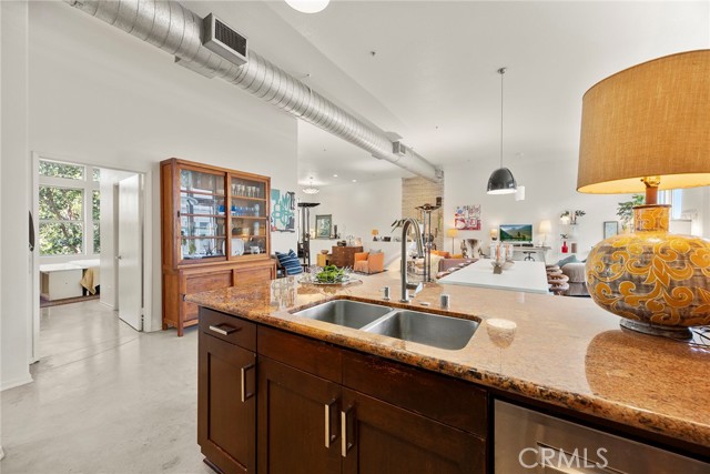 253 N Bush Street, Santa Ana CA: https://media.crmls.org/medias/c8282567-2d5f-437f-87b7-f6538c4ec178.jpg