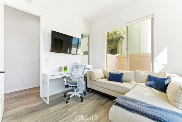 Detail Gallery Image 3 of 35 For 70 Ebb Tide, Newport Beach,  CA 92663 - 3 Beds | 3/1 Baths