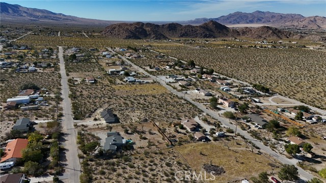 Detail Gallery Image 3 of 9 For 781 Zircon Rd, Lucerne Valley,  CA 92356 - – Beds | – Baths