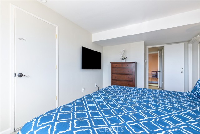 King size bed.