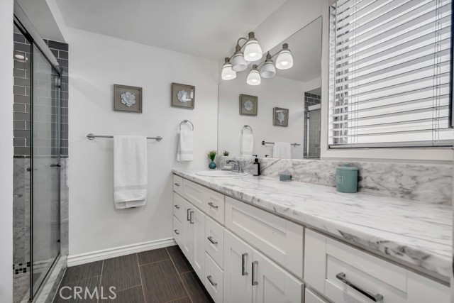 Detail Gallery Image 11 of 27 For 4221 W Sarah St #24,  Burbank,  CA 91505 - 2 Beds | 2/1 Baths