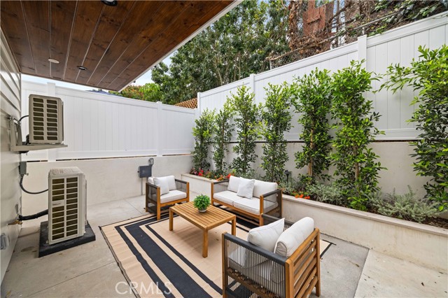 1212 19th Street, Hermosa Beach, California 90254, 4 Bedrooms Bedrooms, ,4 BathroomsBathrooms,Residential,For Sale,19th,SB26062974