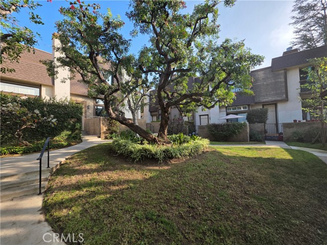 Detail Gallery Image 22 of 27 For 13963 Riverside, Sherman Oaks,  CA 91423 - 2 Beds | 2/1 Baths