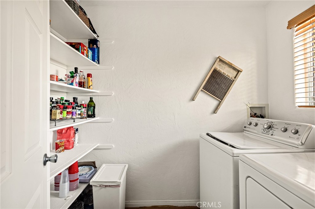 https://media.crmls.org/medias/c82b930b-16b0-4b22-b5e3-044da7fa8a66.jpg?preset=X-Large