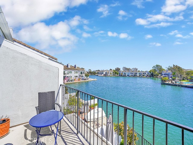 3512 Bravata Drive, Huntington Beach CA: https://media.crmls.org/medias/c82bc737-eb83-4955-8a67-dd0ce3528495.jpg