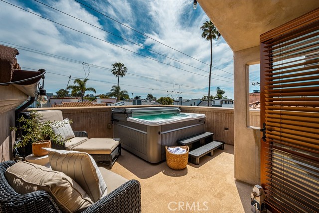 Detail Gallery Image 30 of 40 For 604 1/2 Marigold Ave #B,  Corona Del Mar,  CA 92625 - 3 Beds | 3 Baths