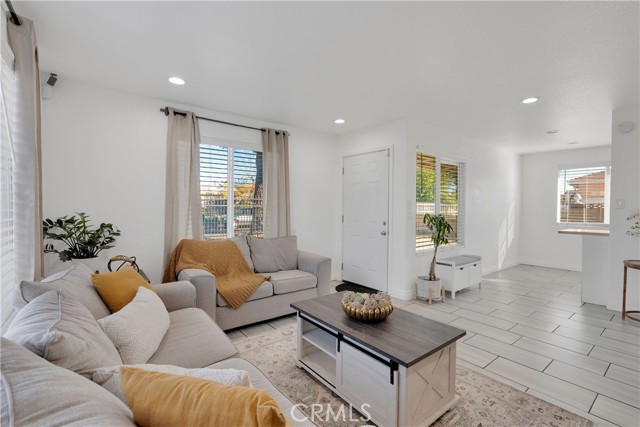 Detail Gallery Image 2 of 14 For 44347 Stanridge Ave, Lancaster,  CA 93535 - 3 Beds | 1 Baths