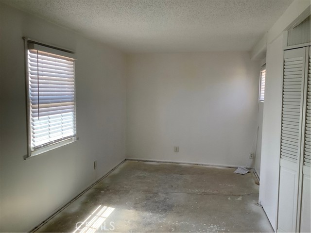 22042 Elkalo Road, Apple Valley CA: https://media.crmls.org/medias/c82c27b5-0c17-4112-9af6-bef034e5db37.jpg