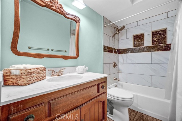 5215 E Rolling Hills Drive, Anaheim Hills CA: https://media.crmls.org/medias/c82d0d00-88a1-420c-bc55-82689f6ec688.jpg